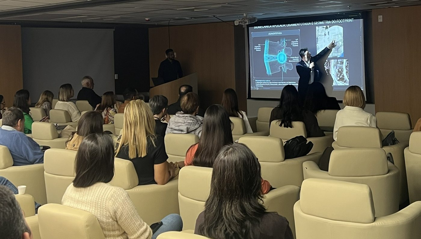 Plateia assistindo à apresentação